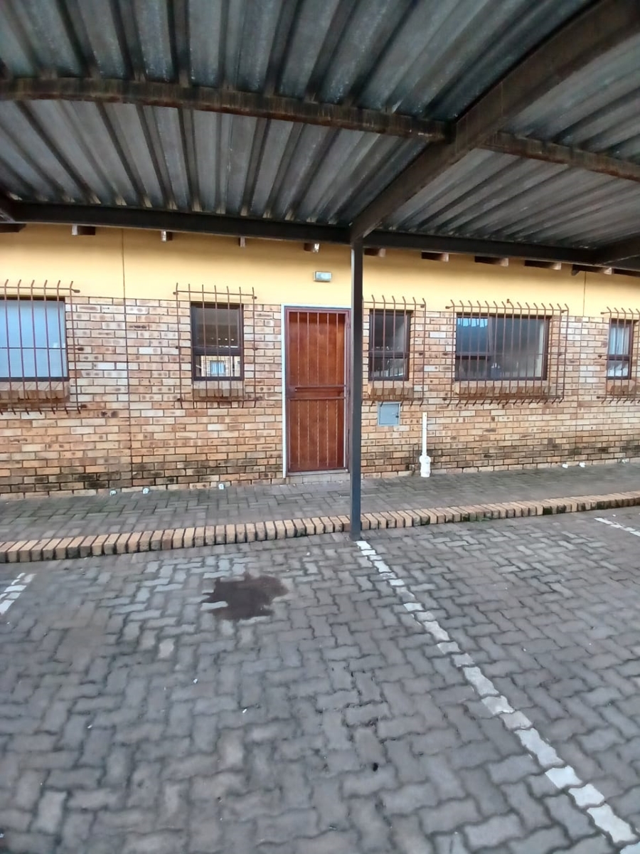 1 Bedroom Property for Sale in Vaalpark Free State